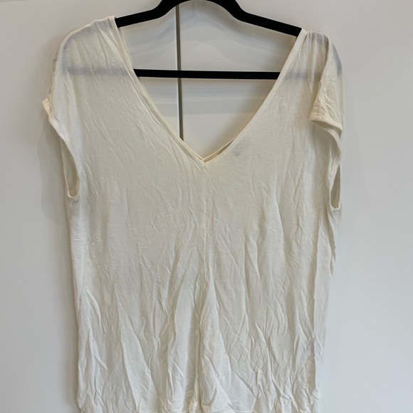 White tshirt - Picture 2 of 3